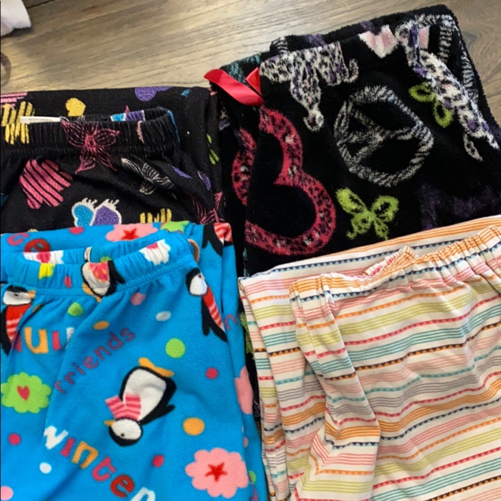 Bundle of 4 pajama bottoms!